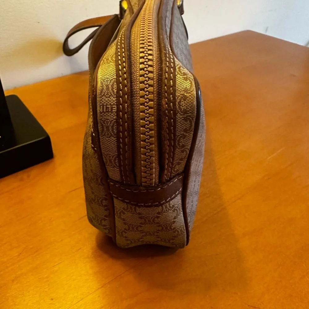 Celine Vintage Buff Triomphe Wristlet. EUC. - Picture 5 of 12